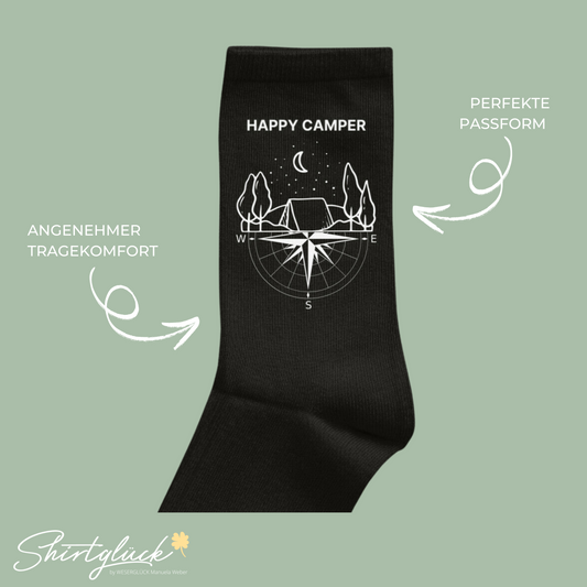 SHIRTGLÜCK Socken „Happy Camper“ schwarz in Größe 35-38 / 39-42 | Motiv: Zelt im Wald mit Kompass