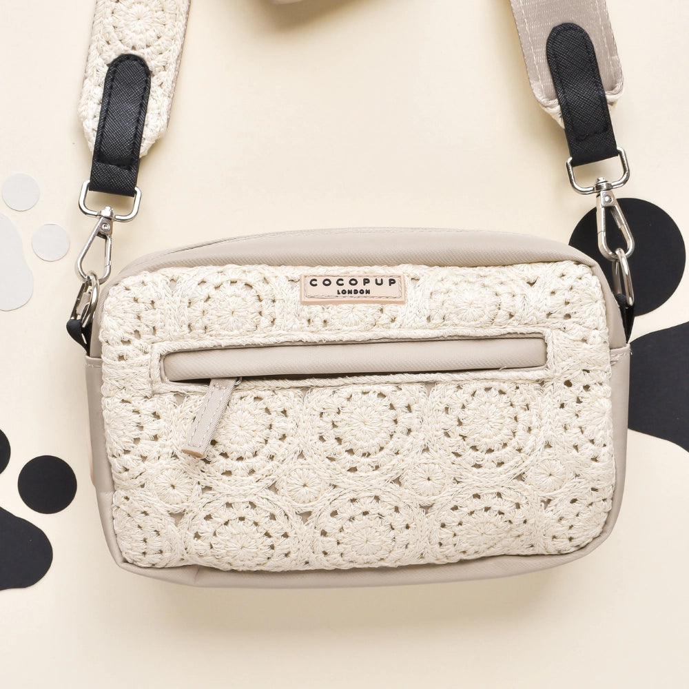 COCOPUP LONDON Dog Walking Bag / Gassitasche KLEIN | Caramel Latte mit Häkelmuster Festival