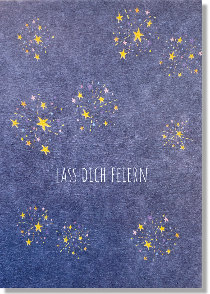 KEITCARDS Postkarte aus Holzschliffkarton in blau mit Sternenfeuerwerk "Lass dich feiern" | DIN A6