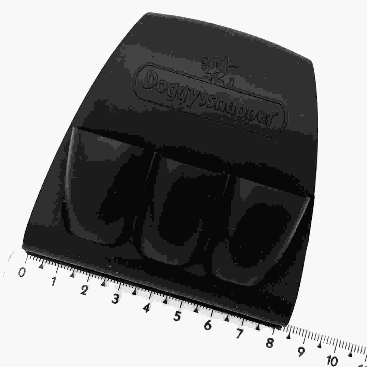THE SUSTAINABLE PEOPLE Set Doggyssnapper - handlicher Kotbeutelgreifer aus Gummi | inkl. 1 Rolle biologisch abbaubarer Hundekotbeutel | schwarz
