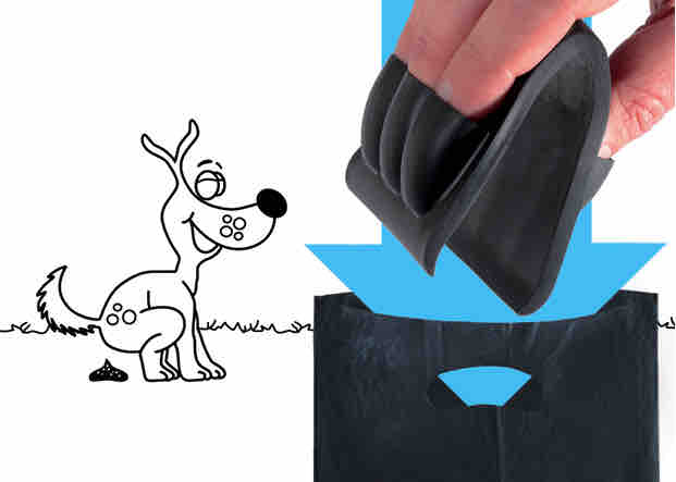 THE SUSTAINABLE PEOPLE Set Doggyssnapper - handlicher Kotbeutelgreifer aus Gummi | inkl. 1 Rolle biologisch abbaubarer Hundekotbeutel | schwarz