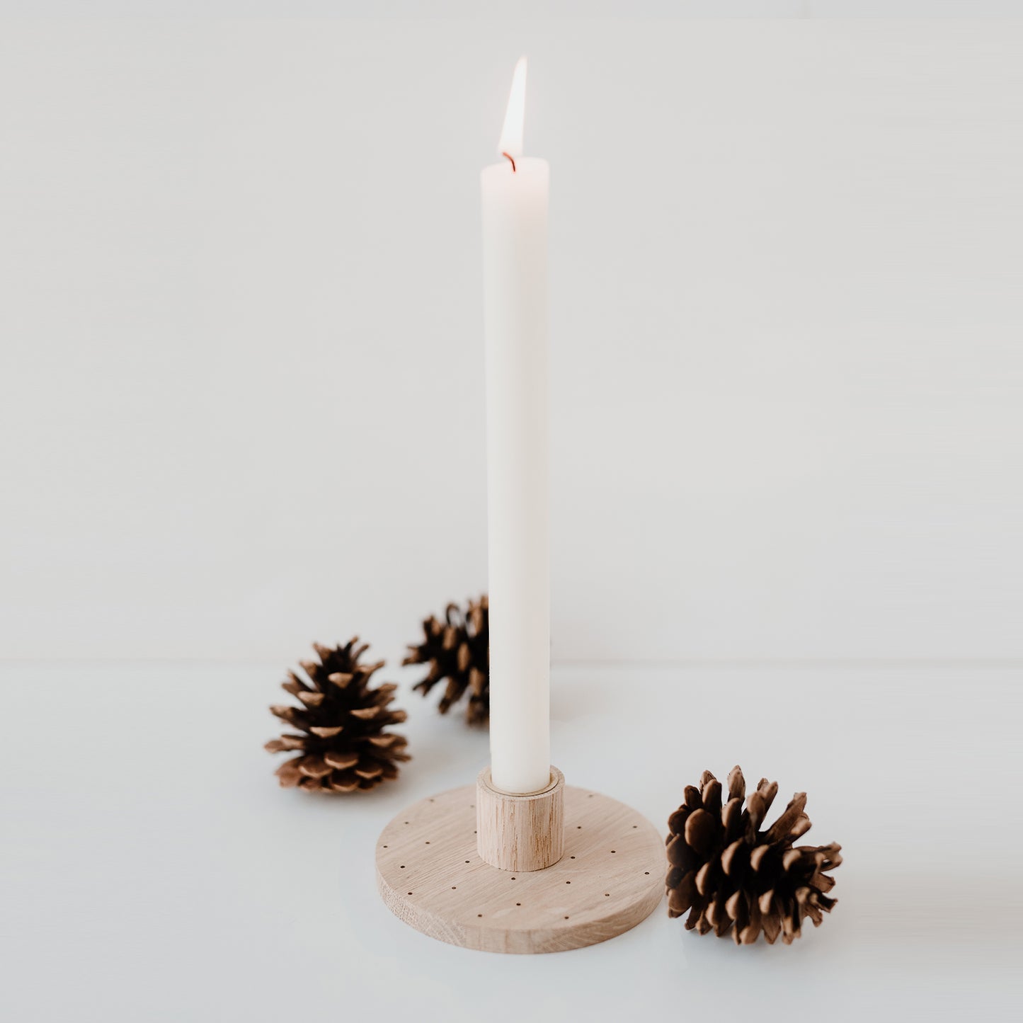 EULENSCHNITT Kerzenständer Punkte aus Eiche (1 Stück)