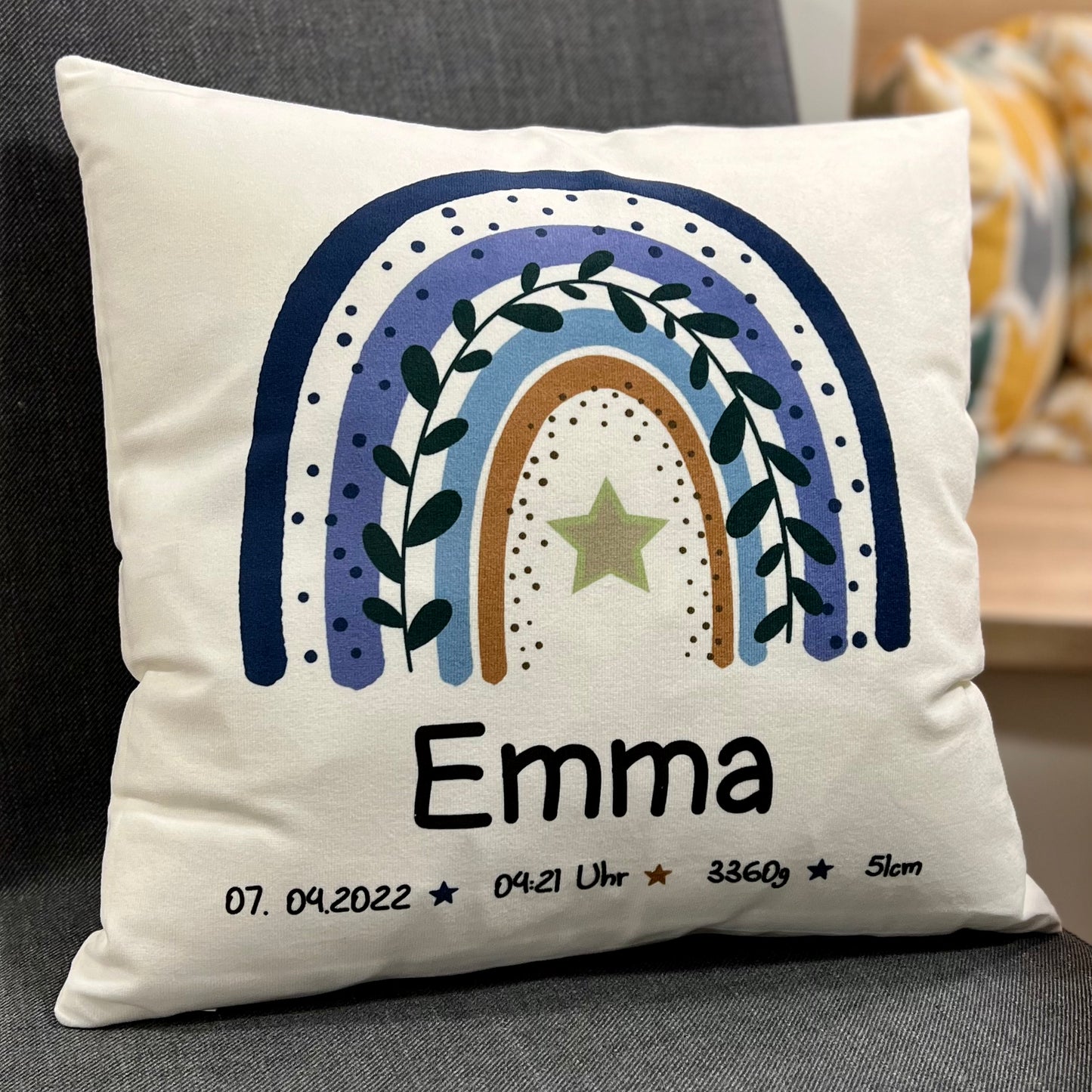WESERGLÜCK Geburtskissen / Babykissen EMMA mit Regenbogen in blau-lila-grün inkl. Füllung | 40x40cm | personalisierbar