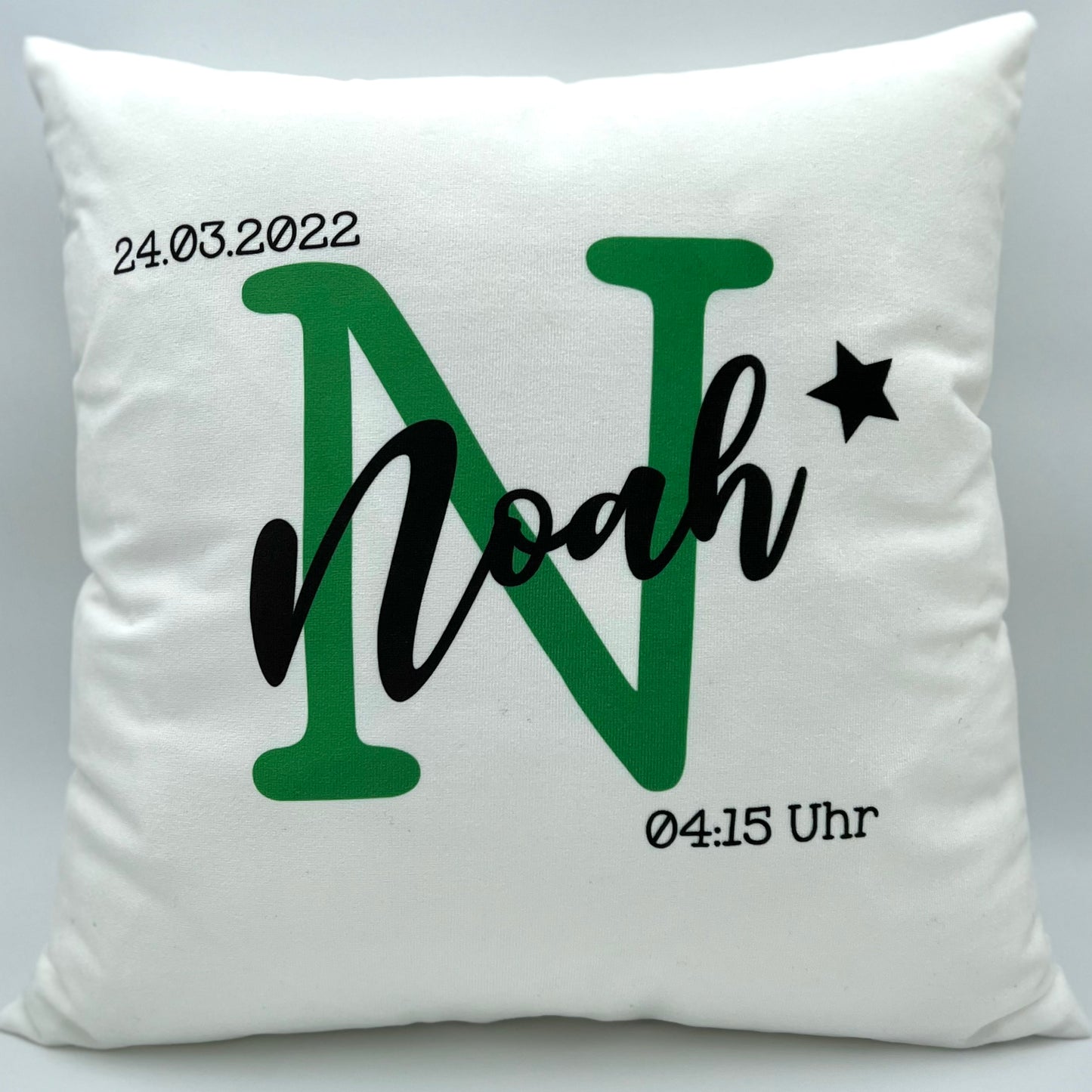 WESERGLÜCK Geburtskissen / Babykissen NOAH mit grünen Initialien inkl. Füllung | 40x40cm | personalisierbar