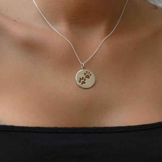 PAKILIA handgefertigter Kettenanhänger "Hundepfoten" aus hochwertigem 925er Silber | Fair-Trade